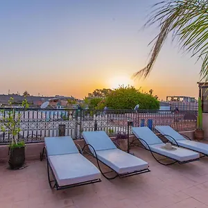 2* Riad Nakhla